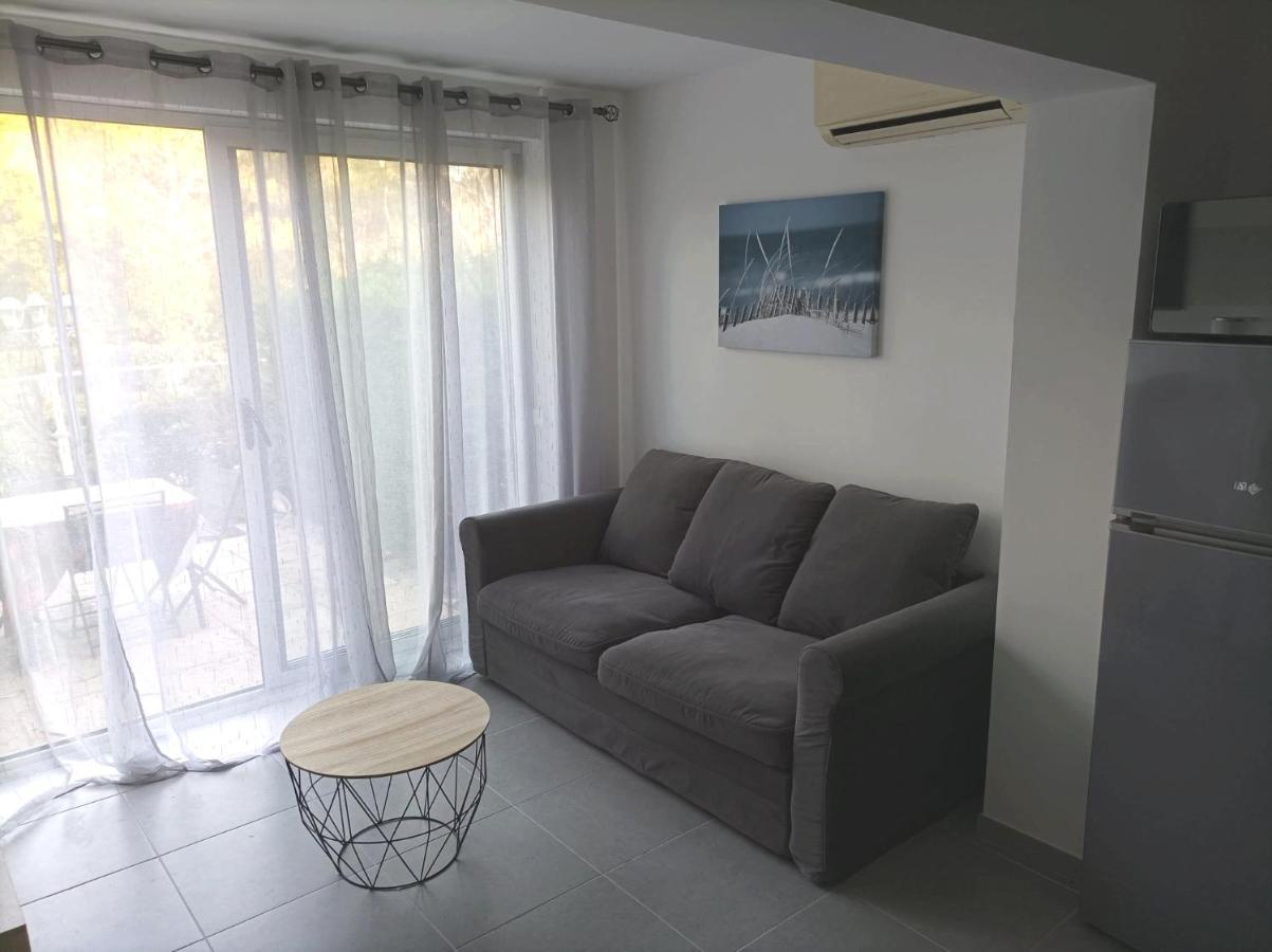 Charmant Studio Dans La Residence Haut Du Golf Saint-Raphaël Екстериор снимка